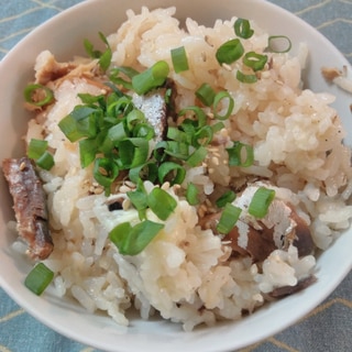 簡単美味しい！サバ缶&ベビーチーズの炊き込みご飯